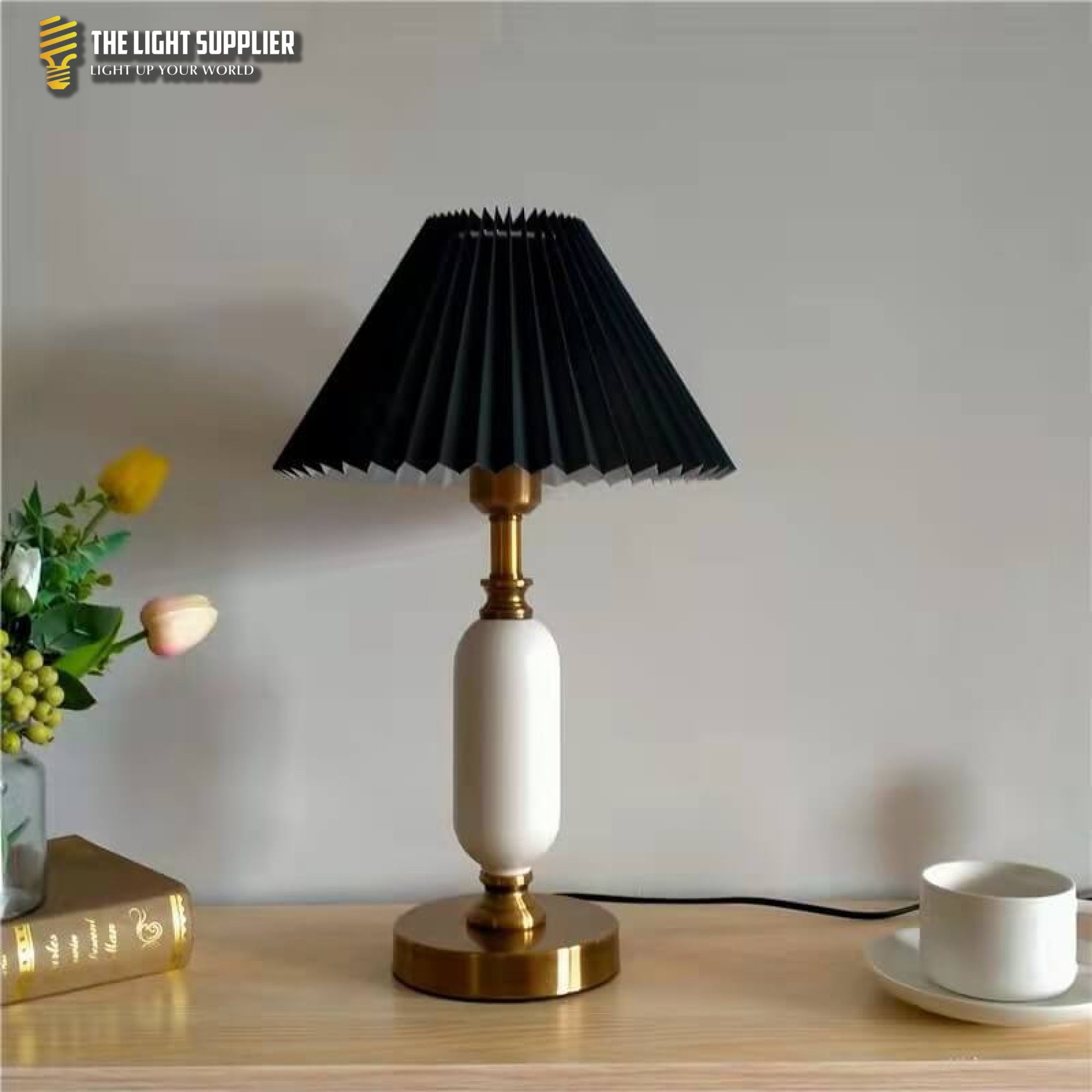 Retro Pleated Shade Column Base 1-Light Table Lamp (50 inkoop) 110V-120V For US/CA / Black Pleated + White Base Table